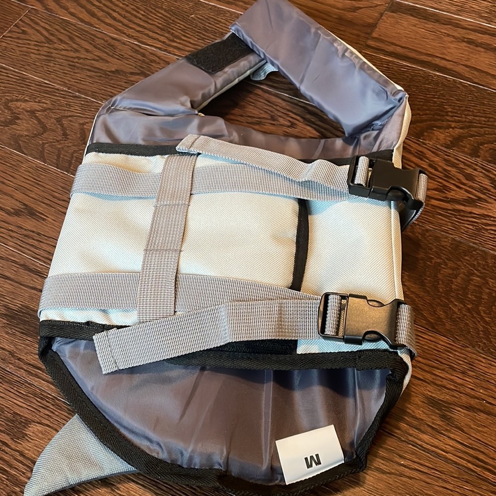 Dog Life Jacket Size Medium Shark - Picture 2 of 2